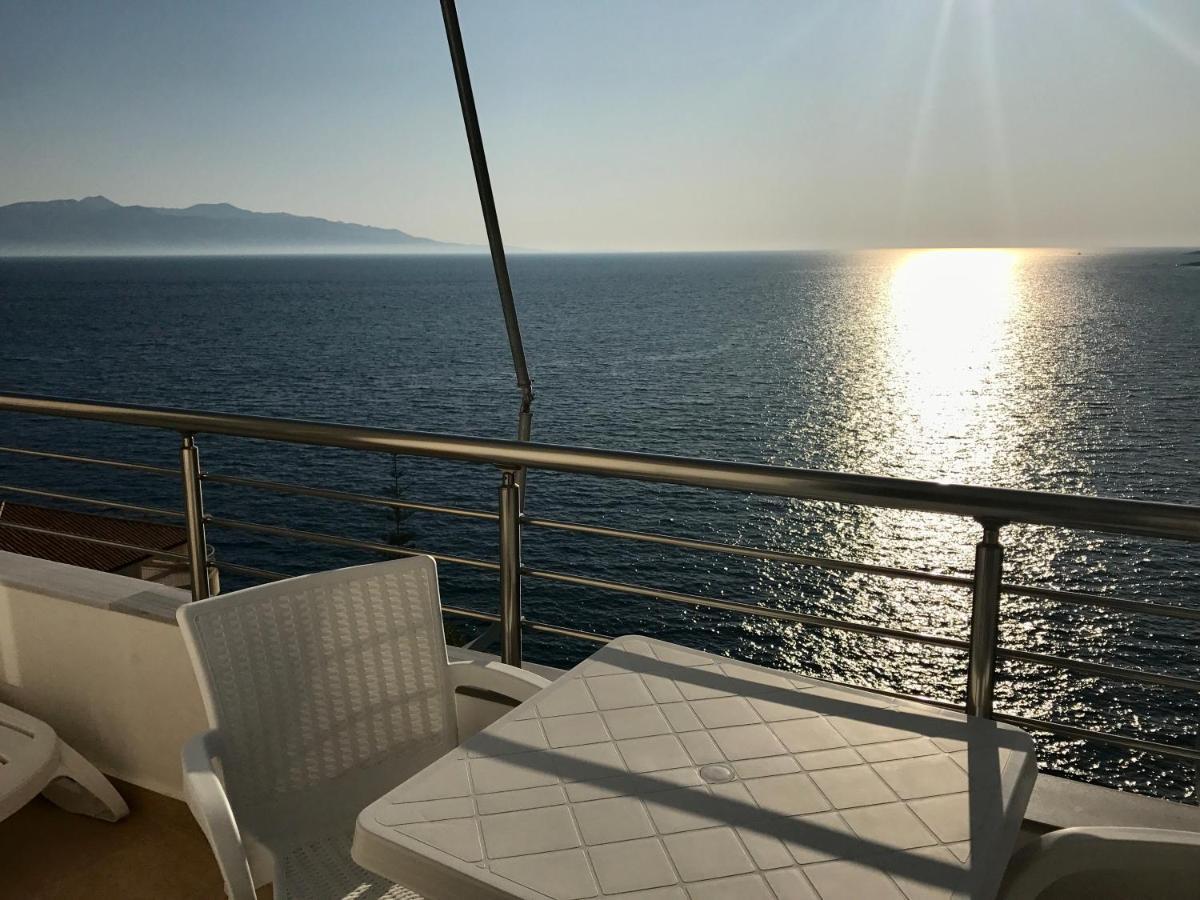 Seaside View Apartment Sarandë Esterno foto